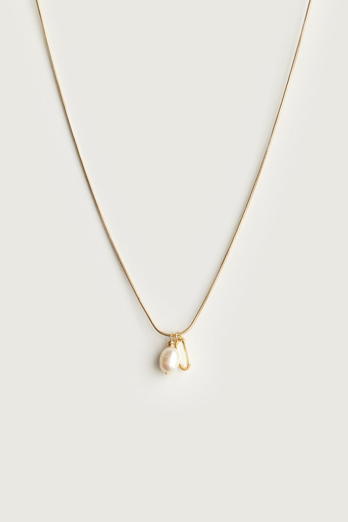 NECKLACE WITH PEARL