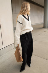 CROPPED CONTRAST  V-NECK SWEATER