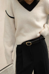 CROPPED CONTRAST  V-NECK SWEATER