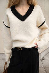 CROPPED CONTRAST  V-NECK SWEATER